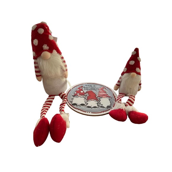 Gnomes for Christmas set of 2 with sign- NWT (measurements below) - Picture 1 of 4